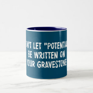 Låt inte potentialen skrivas på ditt gravestone Två-Tonad mugg