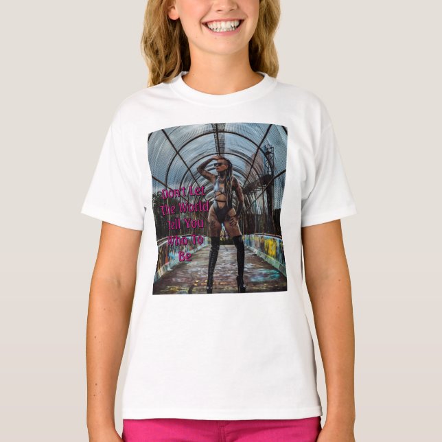 Låt Inte Världen Berätta Vem Du Ska Vara T Shirt (Framsida)