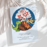 Låt oss bjuda in en sista dosinosauer på födelseda inbjudningar<br><div class="desc">Låt oss bjuda på en högtidlig inbjudan till vulkandinosaurier. Cute dinosaur- och vulcano-tecknader med mörk blått bakgrund</div>