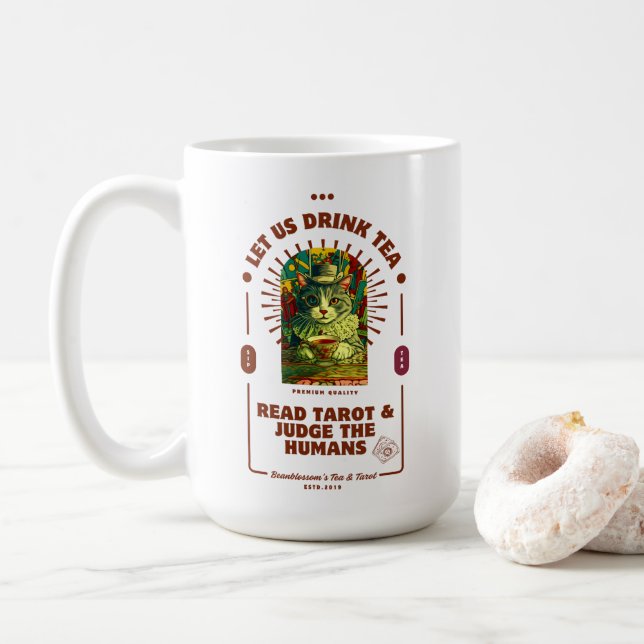 Låt oss dricka te, läsa tarot och döma människor M Kaffemugg (Med munk)