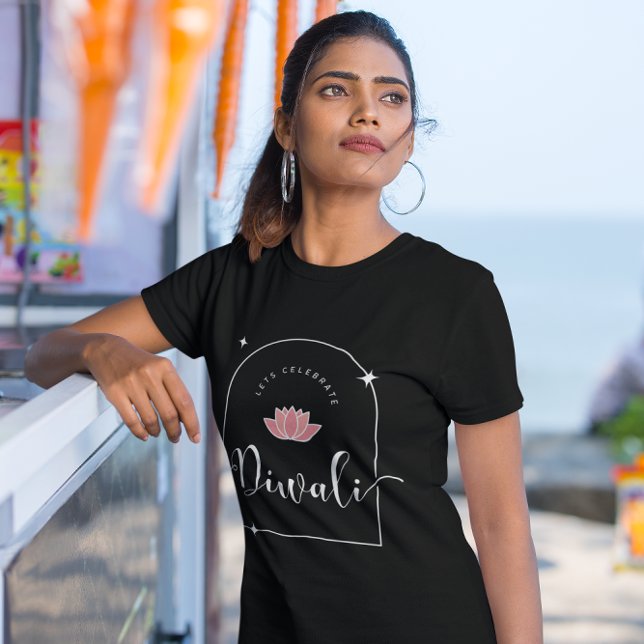 Låt oss fira Diwali-eleganten T Shirt (Skapare uppladdad)