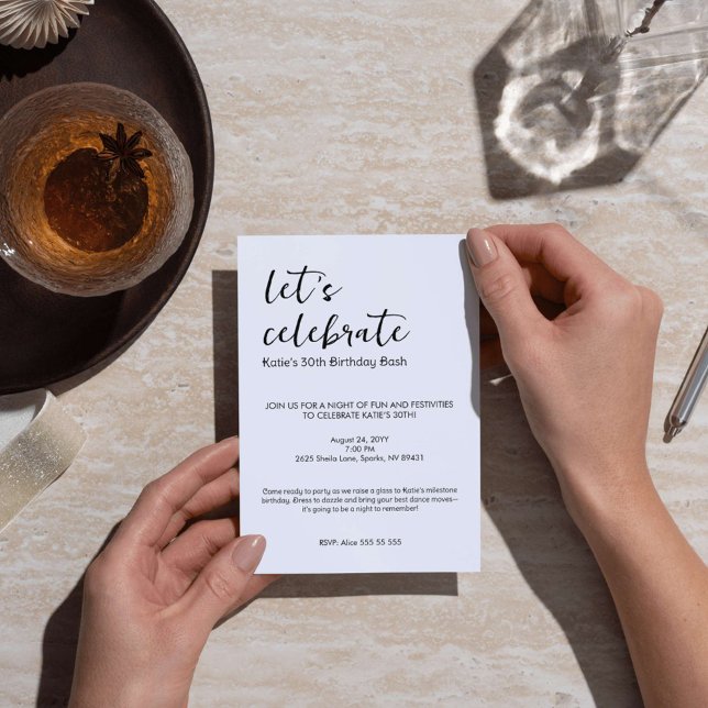 Låt oss fira milstolpe-Födelsedagsfesten Inbjudningar (Chic and minimalist, this invitation pairs modern typography with a personal touch...)