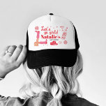 Låt oss Go Girls Cowgirl Last Rodeo Bachelorette Keps<br><div class="desc">Saddla upp och låt oss, tjejer! Det är dags att fira den blivande bruden i stil med vår Låt oss Go Girls Cowgirl Last Rodeo Bachelorette Truckerkeps! Det här är inte vilken hatt som helst - det är ditt medföljande för en vild genom Nashville, Austin, Scottsdale och Las Rodeo. Designad...</div>