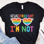 Låt oss Hämta en Sak Rak. Jag är inte ett HBT-prid T Shirt<br><div class="desc">Visa världen att du är en stolt LGBTQ-samhällsmedlem med den här roligten gay pride-medvetandehöjande T-shirt som illustrerar ett par hjärtformade solglasögon med regnbågsglasögon,  med texten "Låt oss en sak rak,  jag är inte" i ett modernt typsnitt.</div>