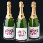 Låt oss Hämta Vild Cheetah Bachelorette Party<br><div class="desc">Lägg på bubblan och låt oss få vild! Vänd upp party vibes med vår låt's Get Vild cheetah skriver ut vin-etiketter - det perfekt sättet att klä upp flaskor för brudens stora firande. De här märkena är fet, färgstarka och anpassade till hennes placering i namn och party och är utformade...</div>