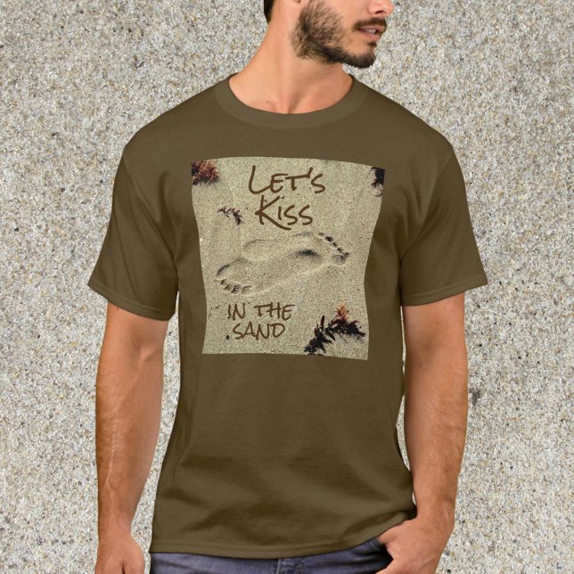 Låt oss Kiss i Sand Flirty Beach T Shirt (Skapare uppladdad)