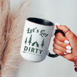 Låt oss Skaffa Dirty Funny Camping Mugg Gift åt ho<br><div class="desc">Det här "låt oss få smutsig mugg" är ett lustigt spel på ord och är perfektens gåva till din favoritcamping-älskare över julhelgen! Du kan enkelt byta färg från grönt till spelar ingen roll färg genom att klicka på alternativet "anpassa ytterligare".</div>