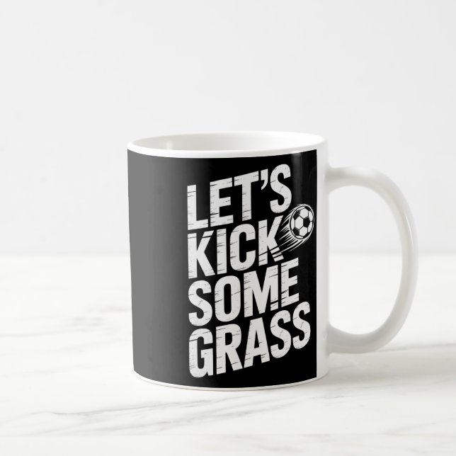 Låt oss sparka lite rolig fotbollsentusiast spelar kaffemugg (Höger)