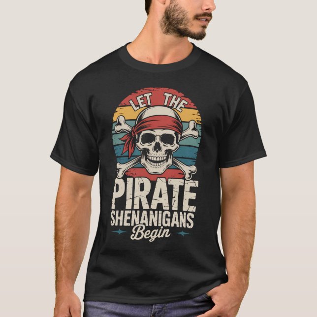 Låt Pirat shenanigans börja med Skull Pirat T Shirt (Framsida)