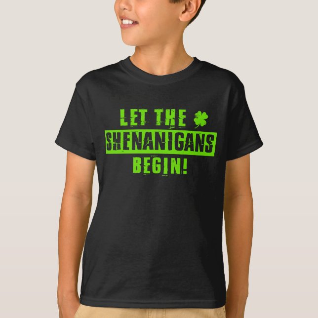 Låt Shenanigans börja Grönten i st patricks day T Shirt (Framsida)