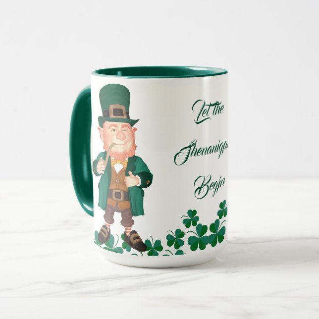 Låt shenanigans börja med Lucky Leprechaunsar Klöv Mugg (Framsida vänster)