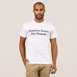 Latin formulerar den för manar t-skjortan eller t-shirt