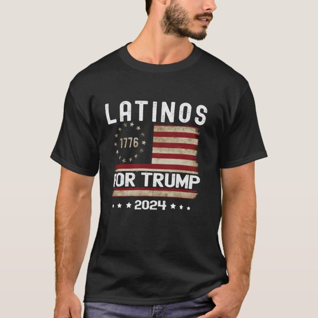 Latinos for Trump 2024 Lusnyval USA flagga T S T Shirt (Framsida)