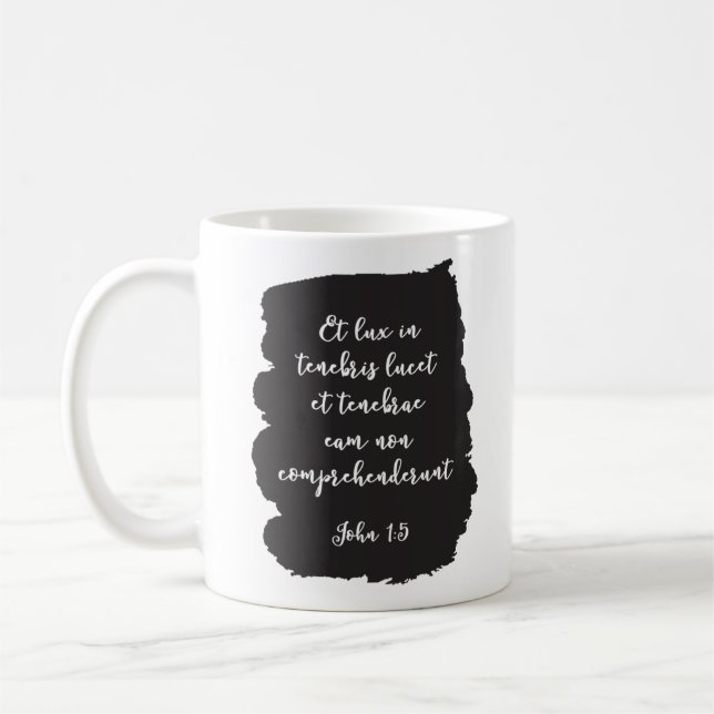 Latinsk massljus Shone i Mörkrets katolik Kaffemugg (Vänster)