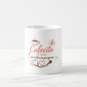 Latinsk sjuksköterska Mugg Cafecito i handens mira