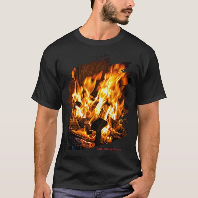 Latinskords t-shirt med vacker öppen spis (Framsida)