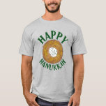 Latkes Lycklig Hanukkah Chanukah Jewish Helgdagars T Shirt<br><div class="desc">Utformningen har en originalmarkör som illustrerar en utsökt latkpotatispatkaka som fylls med sur kräm, en häl i det judiska cuisineet av helgdag. Perfekt för Hanukkah firande! Den här chanukah-latkastkonstruktionen finns också tillgänglig på andra produkter. Det finns också många fler utformanden från den här butiken! Ser du inte vad du är...</div>