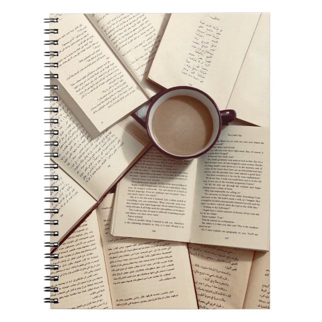 Lätt akademiskt kaffe och bokar anteckningsbok (Framsidan)