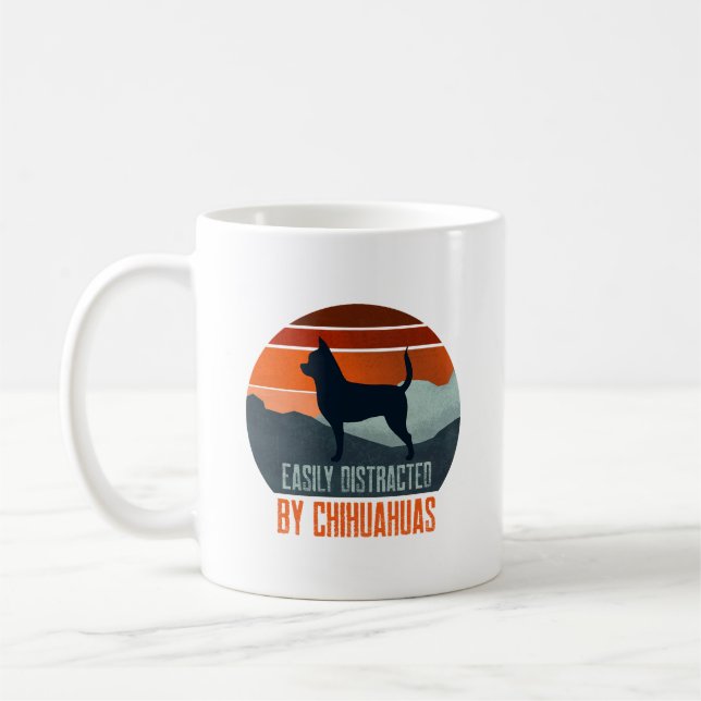 Lätt Distraherad Av Chihuahuas Promenader Kaffemugg (Vänster)