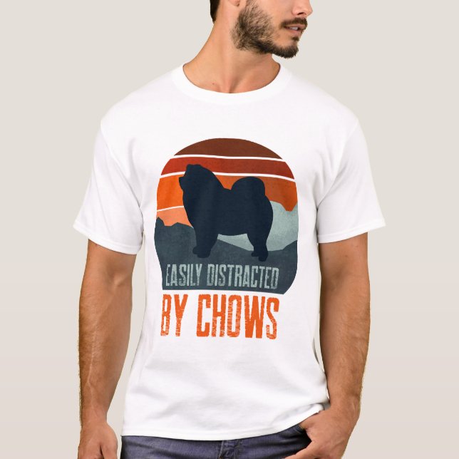 Lätt Distraherad Av Chows Hundpromenad T Shirt (Framsida)