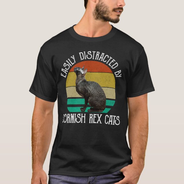 Lätt Distraherad Av Cornish Rex Katter T Shirt (Framsida)