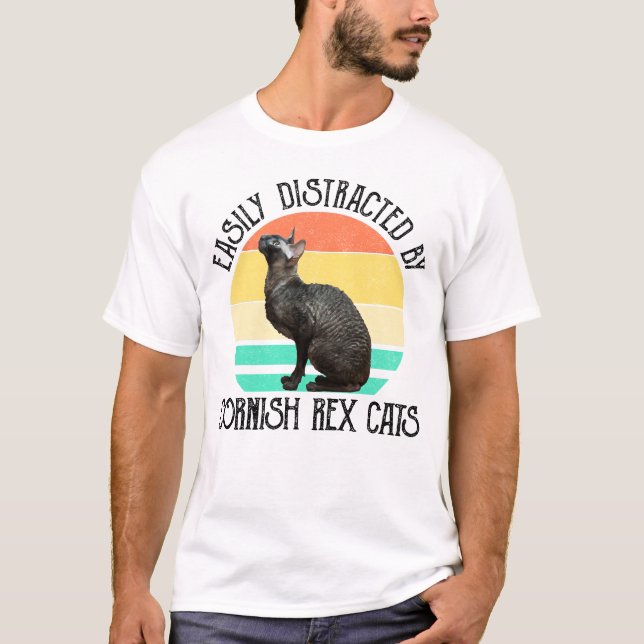 Lätt Distraherad Av Cornish Rex Katter T Shirt (Framsida)