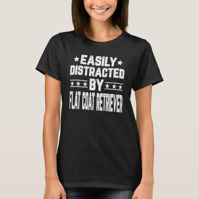 Lätt Distraherad Av Flatcoated Retriever   Hund T Shirt (Framsida)