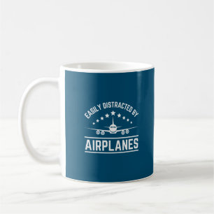 lätt distraherad av flygplan kaffemugg