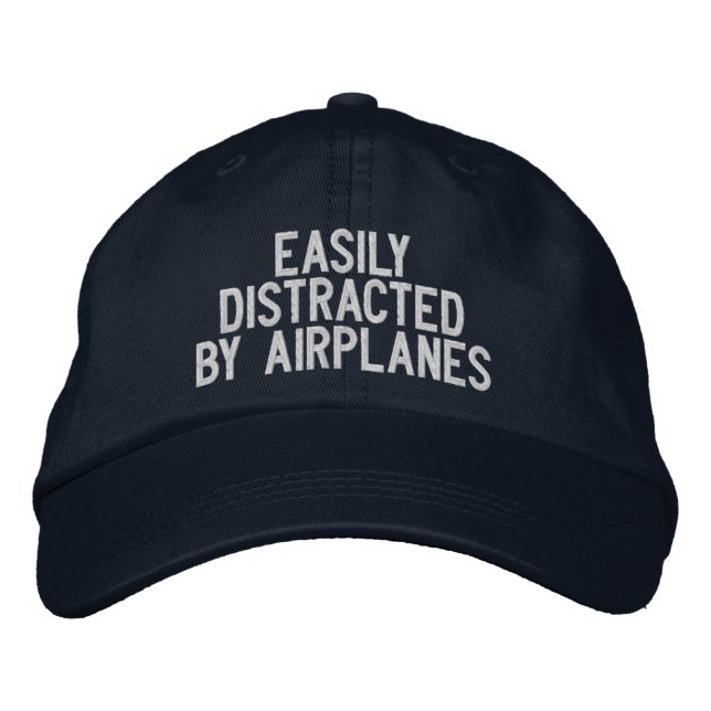 Lätt Distraherad av Flygplan Rolig Pilot Broderad Keps (Framsida)