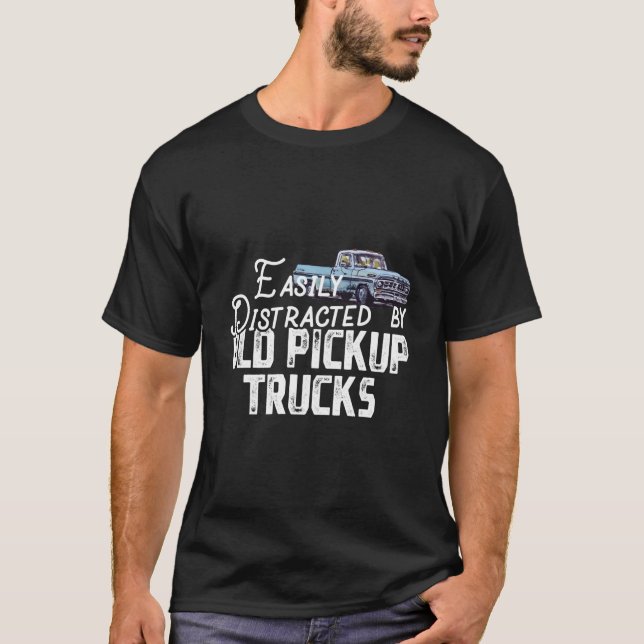Lätt Distraherad Av Gamla Pickup-Flak Lastbilschau T Shirt (Framsida)