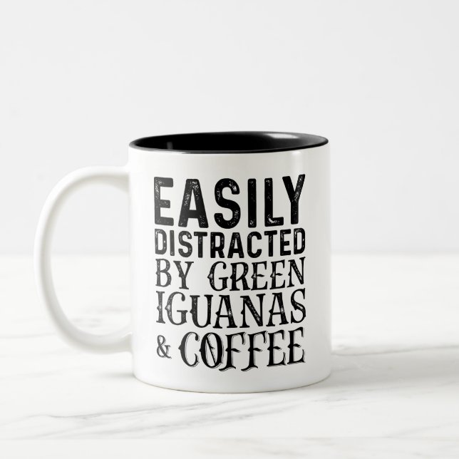 Lätt Distraherad Av Gröna Leguaner Och Kaffe Två-Tonad Mugg (Vänster)