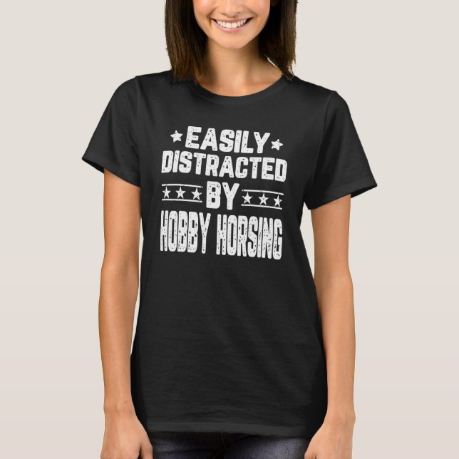 Lätt Distraherad Av Häst Hobbyhäst T Shirt (Framsida)