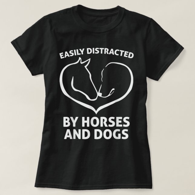 Lätt Distraherad av Hästar och Hundar T Shirt (Design framsida)