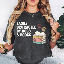 Lätt Distraherad Av Hundar & Böcker Design T Shirt