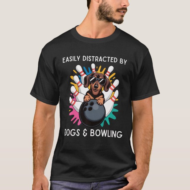 Lätt Distraherad Av Hundar Och Bowling - Roligt T Shirt (Framsida)