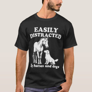 Lätt Distraherad av Hundar och Hästar T Shirt