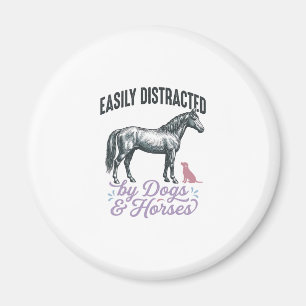 Lätt Distraherad av Hundar och Hästar T-Shirt Desi Magnet
