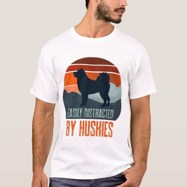 Lätt Distraherad Av Huskies Hundpromenad T Shirt (Framsida)