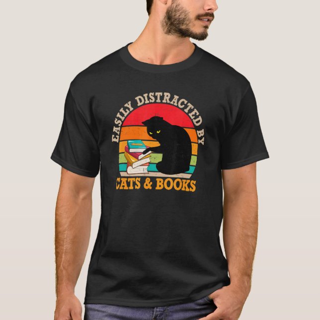 Lätt Distraherad Av Katter Och Böcker Katt & Bok T Shirt (Framsida)