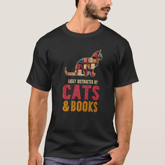 Lätt Distraherad Av Katter Och Böcker Katter Och B T Shirt (Framsida)