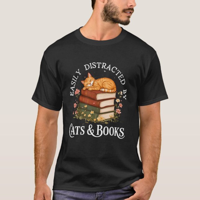 Lätt Distraherad av Katter och Böcker Rolig Katt o T Shirt (Framsida)