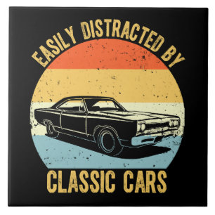 Lätt Distraherad Av Klassiska Bilar Kakelplatta