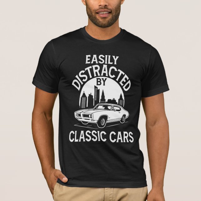 Lätt Distraherad Av Klassiska Bilar Roligt T Shirt (Framsida)