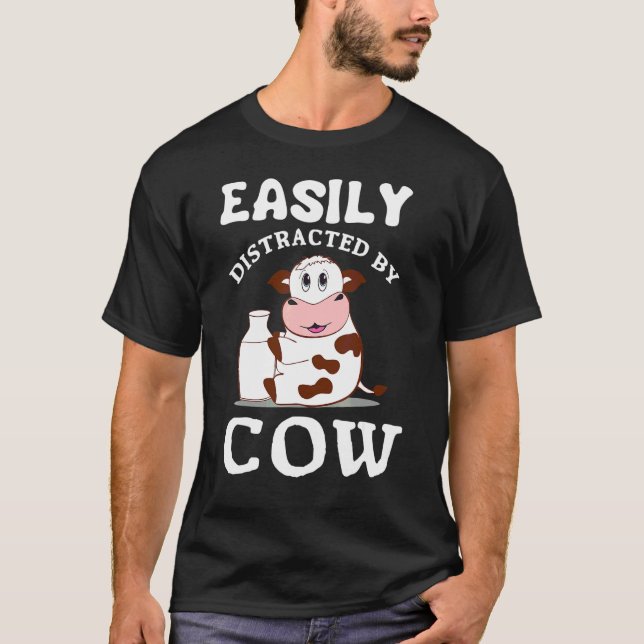 Lätt Distraherad Av Ko T Shirt (Framsida)