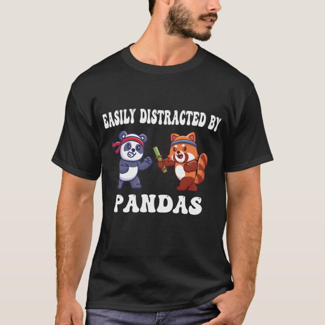 Lätt Distraherad av Pandas Söt Rödpanda T-Shirt (Framsida)