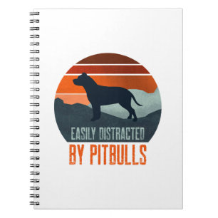 Lätt Distraherad Av Promenader Med Pitbull Hundar Anteckningsbok