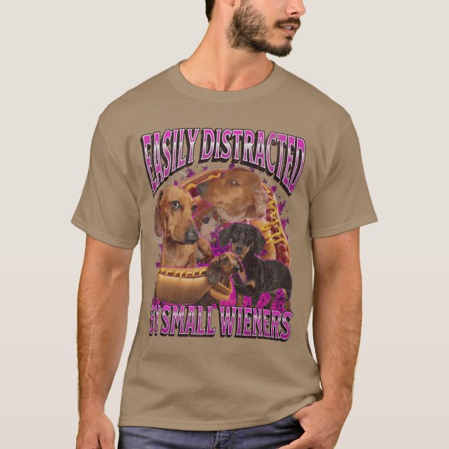 Lätt Distraherad Av Små Wienerkorv Roligt Stötande T Shirt (Framsida)