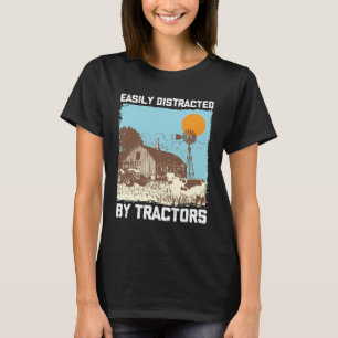 Lätt Distraherad Av Traktorer Jordbruk Lantbrukare T Shirt
