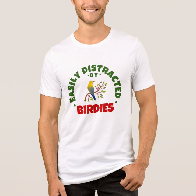 LÄTT DISTRAKTERAT AV BIRDIES GOLF HUMOR T SHIRT (Framsida)