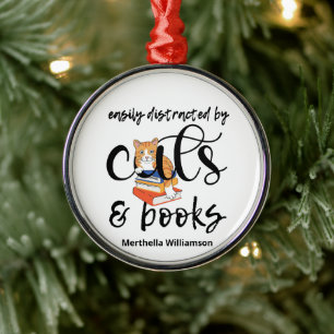 LÄTT DISTRAKTERAT MED KATT OCH BOKAR JULGRANSPRYDNAD METALL